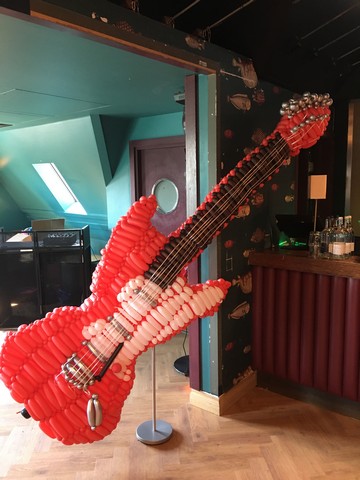 balloon model guitar