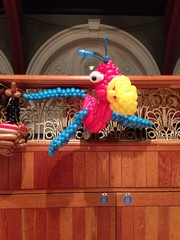 balloon parrot