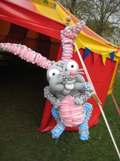 balloon easter bunny