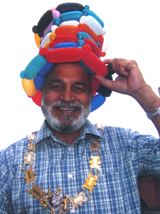 balloon hat mayor